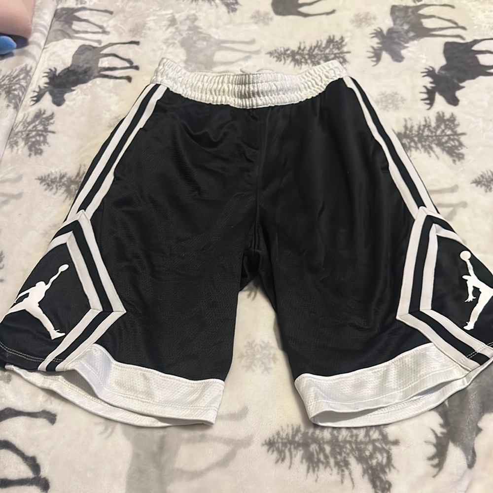 Jordans dry fit boys size S black and white basketball shorts